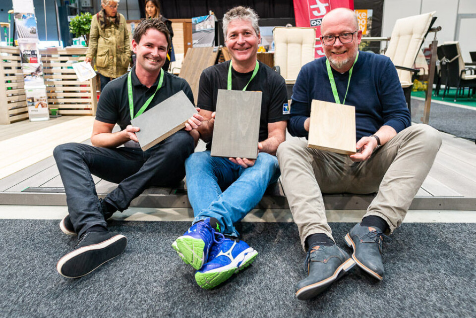 Her er «gulvgjengen» som promoterer ulike vedlikeholdsfrie gulv, fra venstre Lars Andersen fra Fritzøe, Tom Tell fra Thaugland og Ragnar Løver fra Fritzøe.
