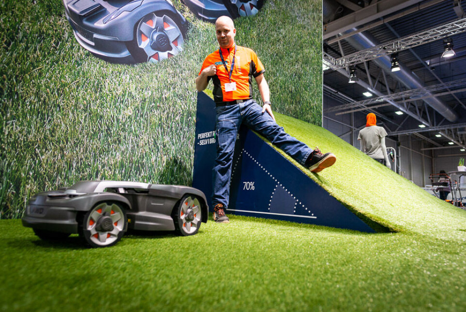 Husqvarna har nå lansert en robotklipper med firehjulstrekk, som klarer 70 prosent stigning.