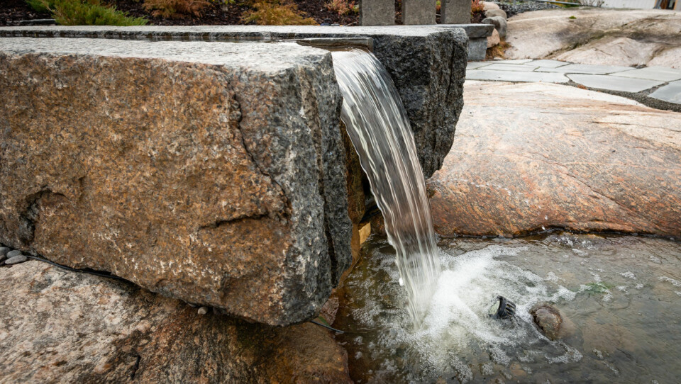 Nå renner vannet kontrollert dit det skal over og gjennom stein fra Vestfold.