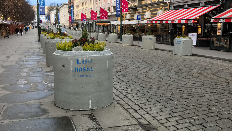 Den midlertidige terror-sikringen besto først av betongrør. Arkivbilde fra november 2017.