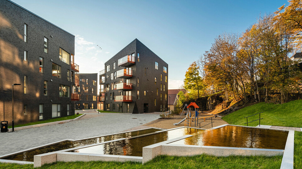 I fremtiden må det tenkes nytt i forhold til å holde på og deretter sende vannet videre. Her fra Elsesro i Bergen. (Foto: LINK arkitektur/Hundven-Clements Photography)