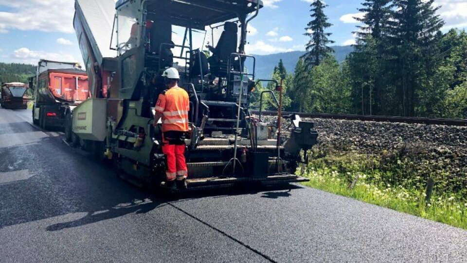 Tester om asfalt kan få lengre levetid med fiber Tester om asfalt kan få lengre levetid med fiber