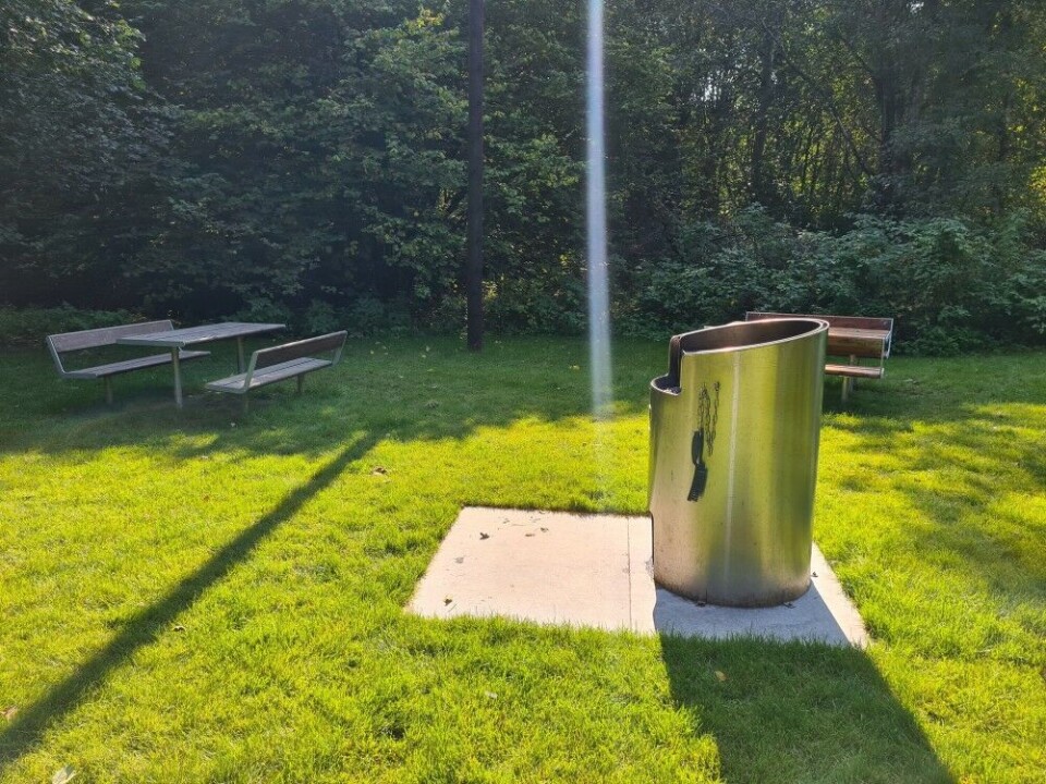 Hyggelig rasteplass med grill ved Tokerudbekken. Hyggelig rasteplass med grill ved Tokerudbekken.