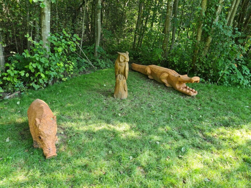 Treskulpturene er gitt til Bydel Stovner av Bymiljøetaten. Treskulpturene er gitt til Bydel Stovner av Bymiljøetaten.