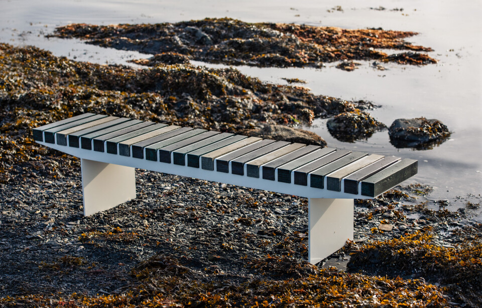 Bruker plast fra havet til å lage designmøbler Bruker plast fra havet til å lage designmøbler