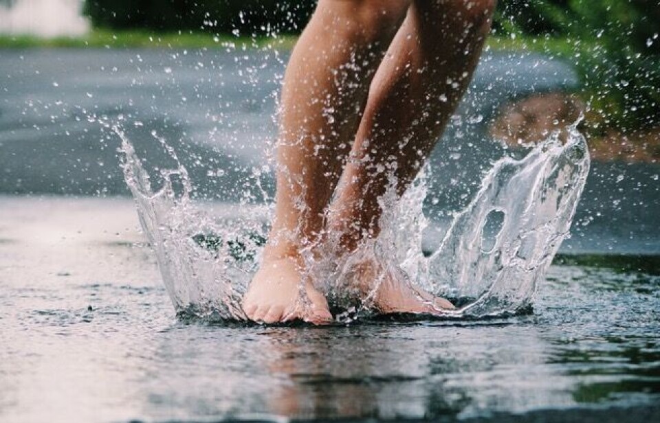 Skader som skyldes overvann koster samfunnet mellom 3,3 og 5,8 milliarder kroner i året. (Foto: Noelle Otto/Pexels) Offentlige og private kan pålegges tiltak mot overvann