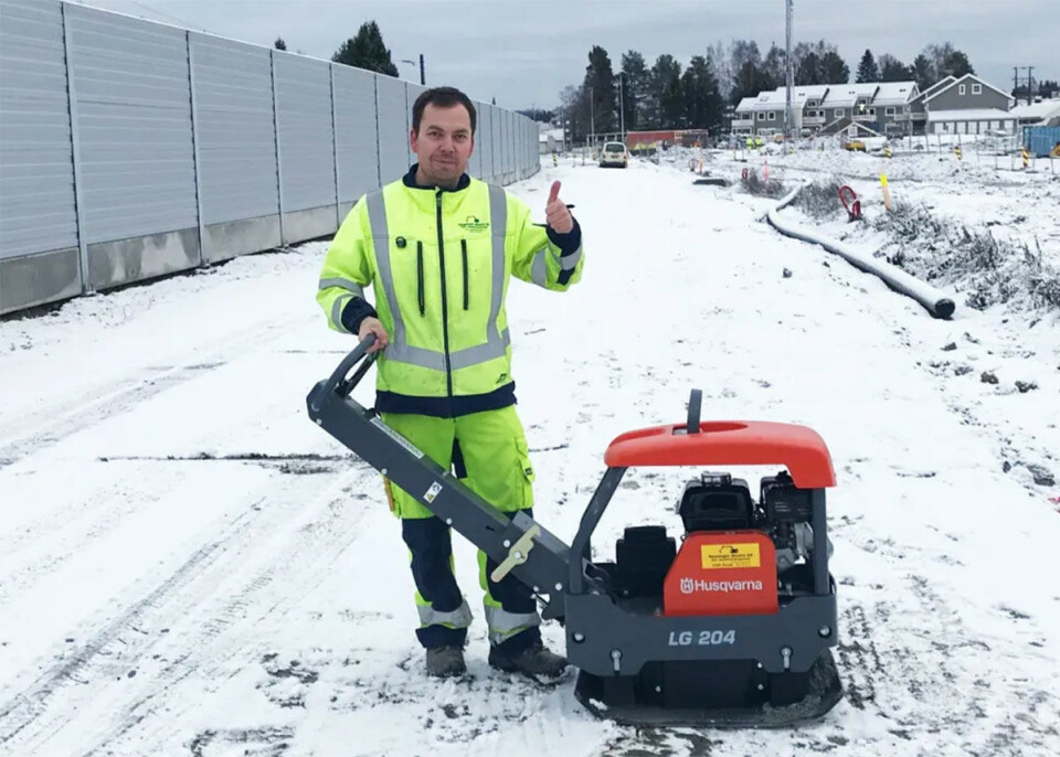 Håkon Rønningen fant sin vibroplate i Polen en uke etter at den ble stjålet fra lageret på Årnes. Foto: ABAX Håkon Rønningen fant sin vibroplate i Polen en uke etter at den ble stjålet fra lageret på Årnes. Foto: ABAX