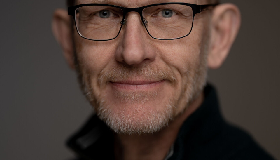 Erik Joner er mikrobiolog og jobber til daglig på NIBIO med miljøgifter i jord. En omflakkende forskertilværelse har gitt ham allsidig erfaring med alt fra kompost og biokull til miljøgifter og mikroplast, og deres effekter på jord, jordorganismer og planter. Han har også engasjert seg i urbant landbruk og kvaliteten av jorda man finner i hager, parseller og på grønne tak.