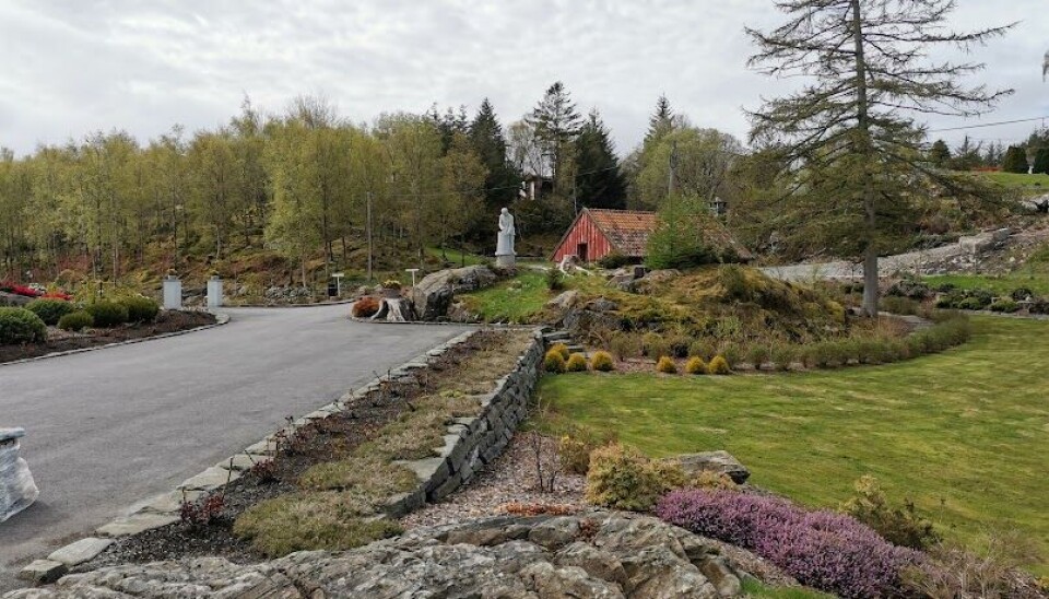 TILRETTELAGT: Turstien gjennom parken er komfortabel og tilrettelagt for handikappede.