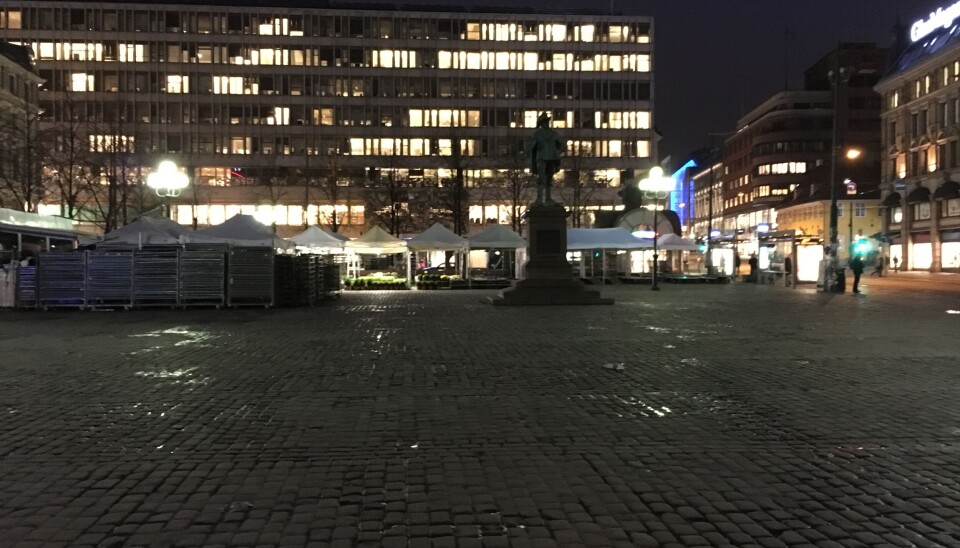 STORTORGET FØR: OVERSIKT: – Det blendende armaturet gjorde plassen uoversiktlig. Det var vanskelig å lese byrommet.