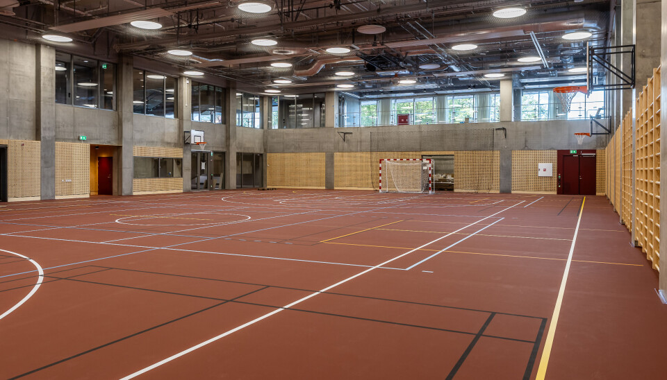 FLERBRUKSHALL: I underetasjen ligger flerbrukshallen på 20×40 meter, tilrettelagt for innendørs ballidrett.
