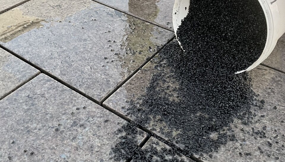 Fra bøtte til bygate: resirkulert stein og biogent bindemiddel, utviklet for å tåle både trafikk og tidens tann.